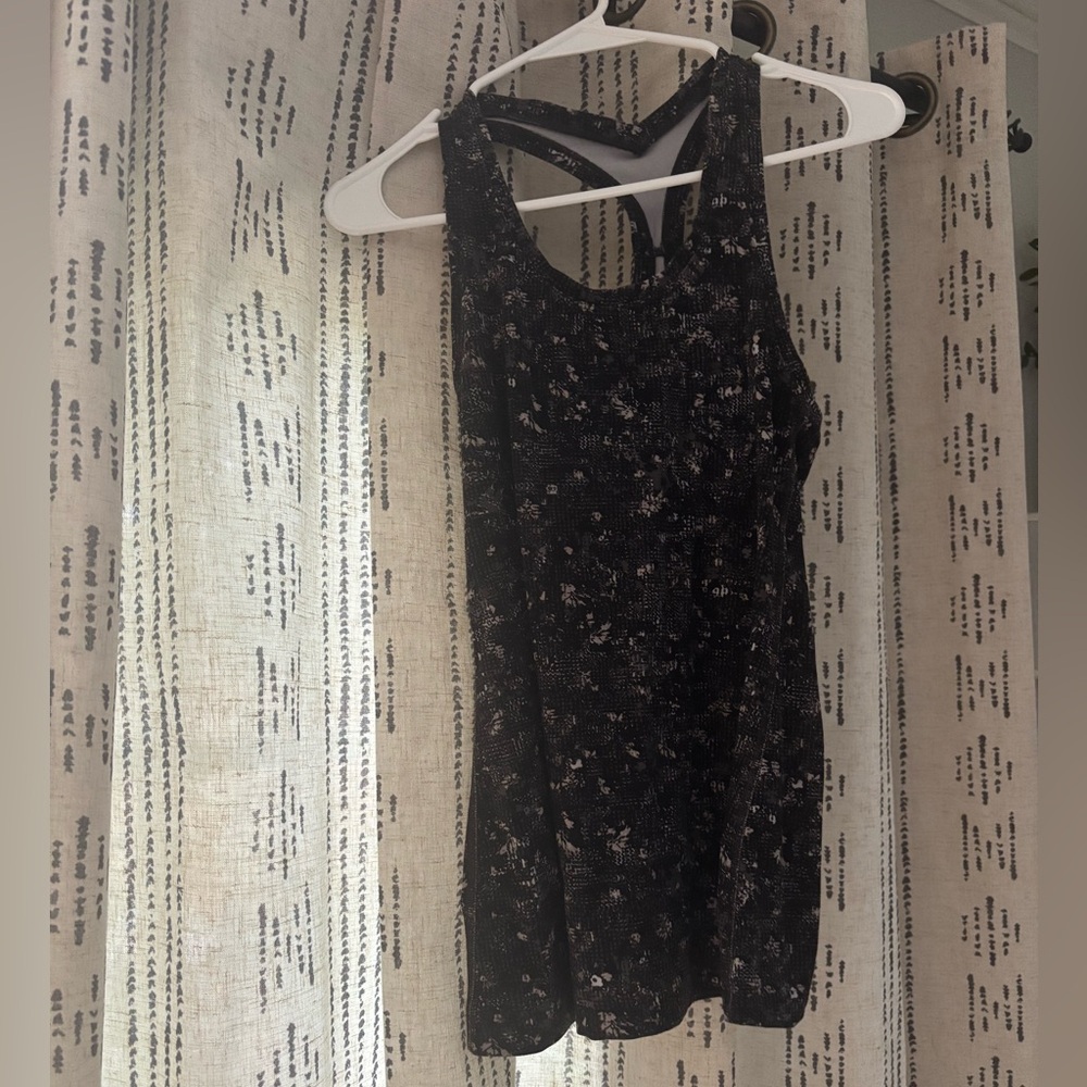 Lululemon Cool Racerback Tank Top Nulu. Size 6.